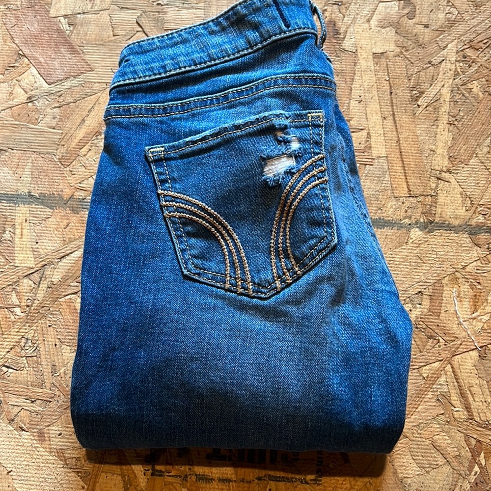 Hollister Naturally Distressed Jean